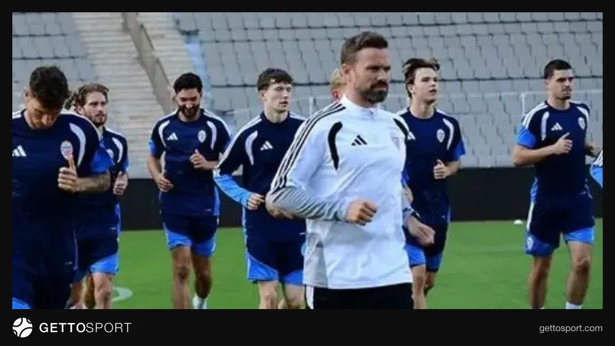 Azərbaycan və Lixtenşteyn yığmalarının bayraqları və futbol topu