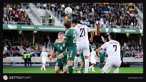 Azərbaycan milli komandasının futbolçuları matç zamanı