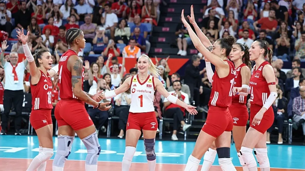A Milli Kadın Voleybol Takımı oyuncuları grup kura çekimiyle ilgili görsel