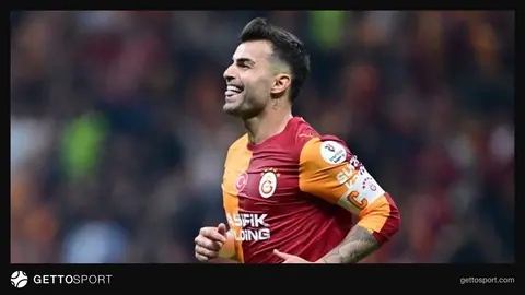 Abdülkerim Bardakcı sahada milli formayla düşünceli görüntü