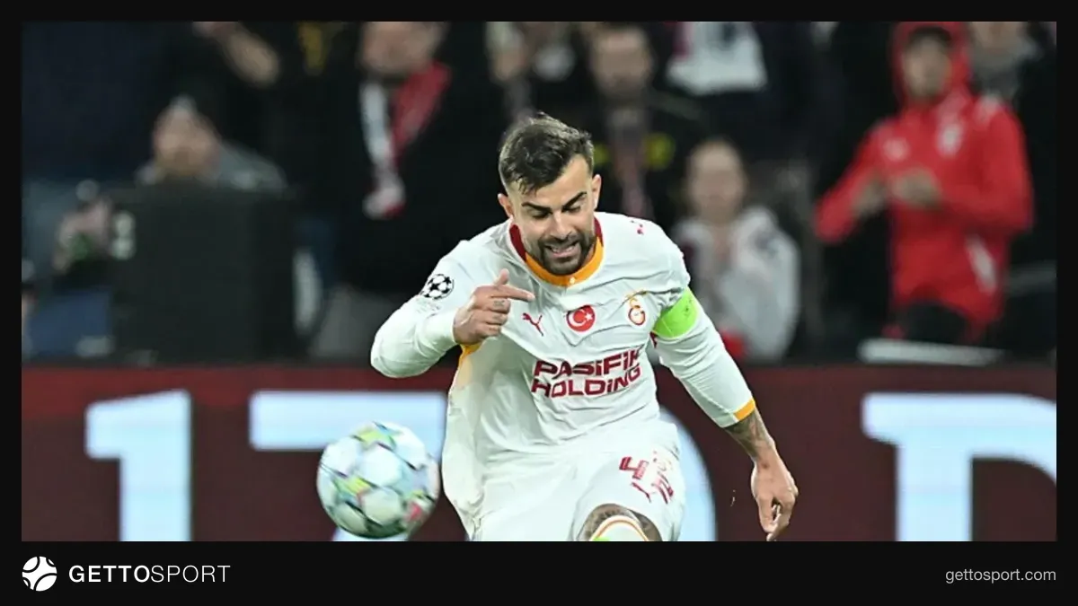 Abdülkerim Bardakcı maçta sarı takım formasıyla giderken