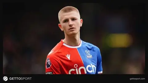 Adam Uorton topa nəzarət edir, Kristal Pelas forması ilə