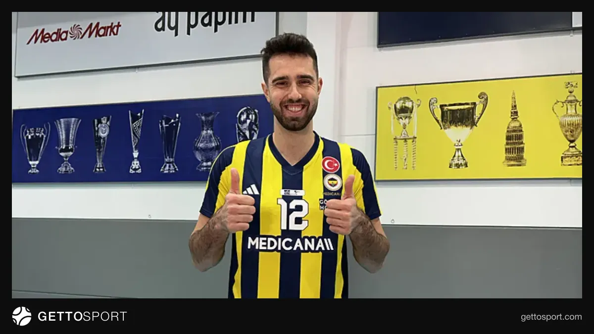 Adis Lagumdzija Fenerbahçe formasıyla antrenmanda konuşurken