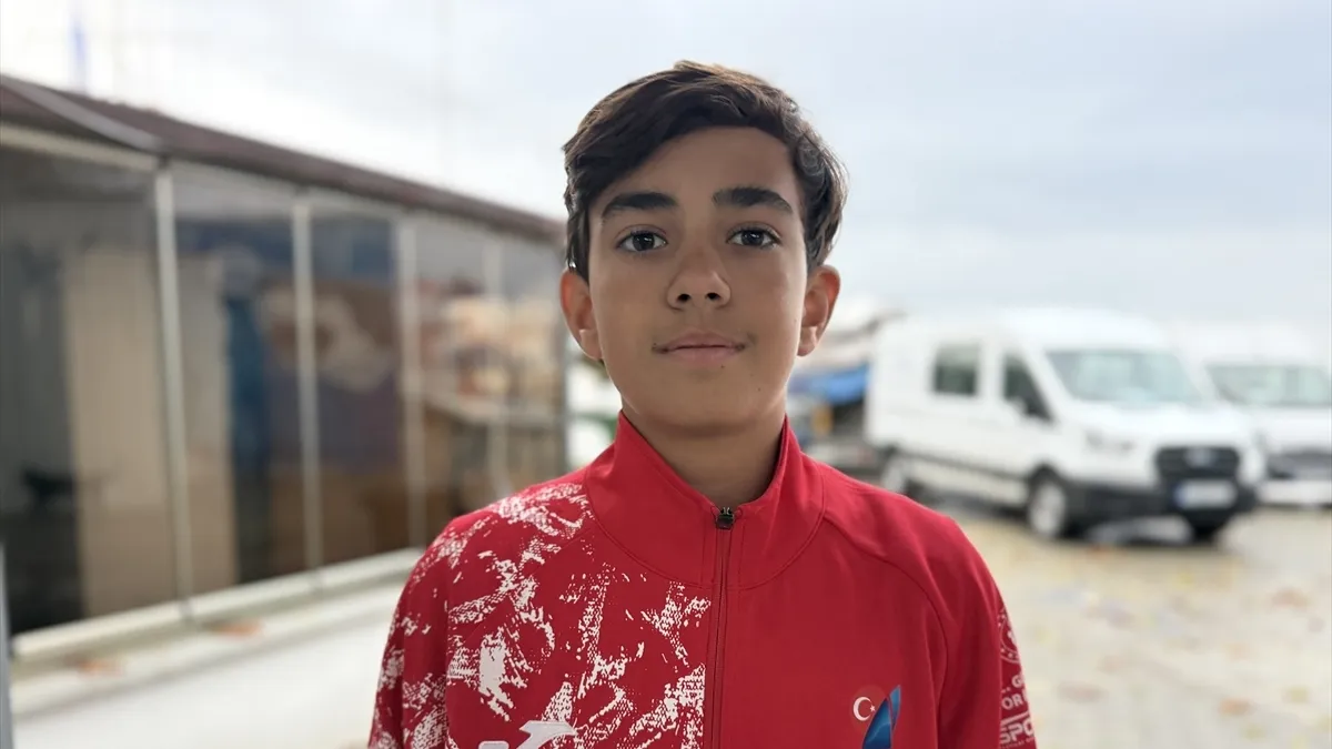 Gümüş madalya takan Ahmet Arel Barut ve Tekirdağ Yelken forması
