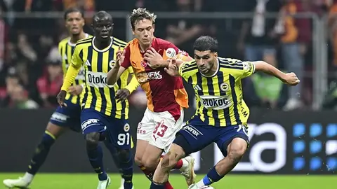 Ahmet Çakar konuşurken derbi maçı ve hakem tartışması görüntüsü