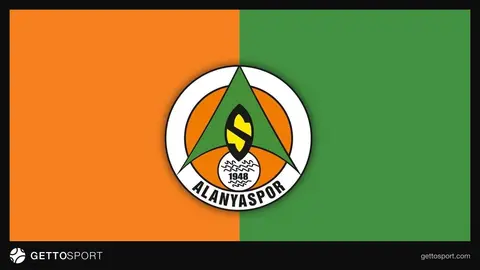 Alanyaspor sağlık ekibi oyuncuları kontrol ederken