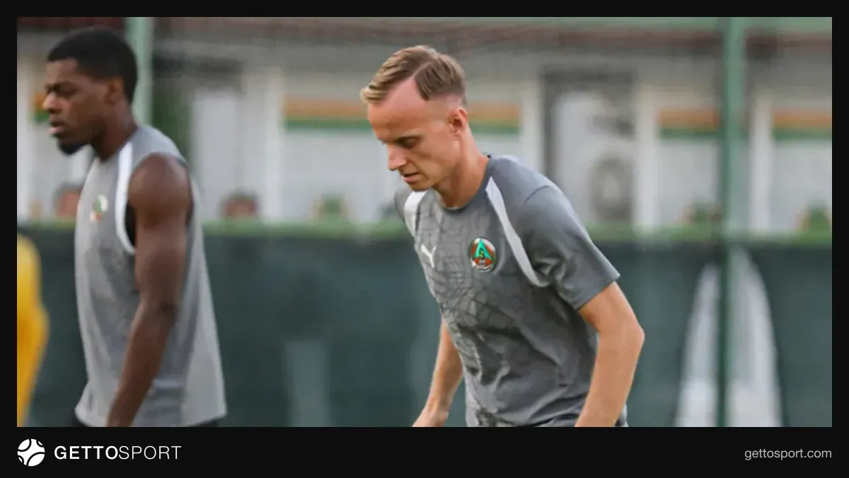 Alanyasporlu futbolcular antrenmanda çalışırken