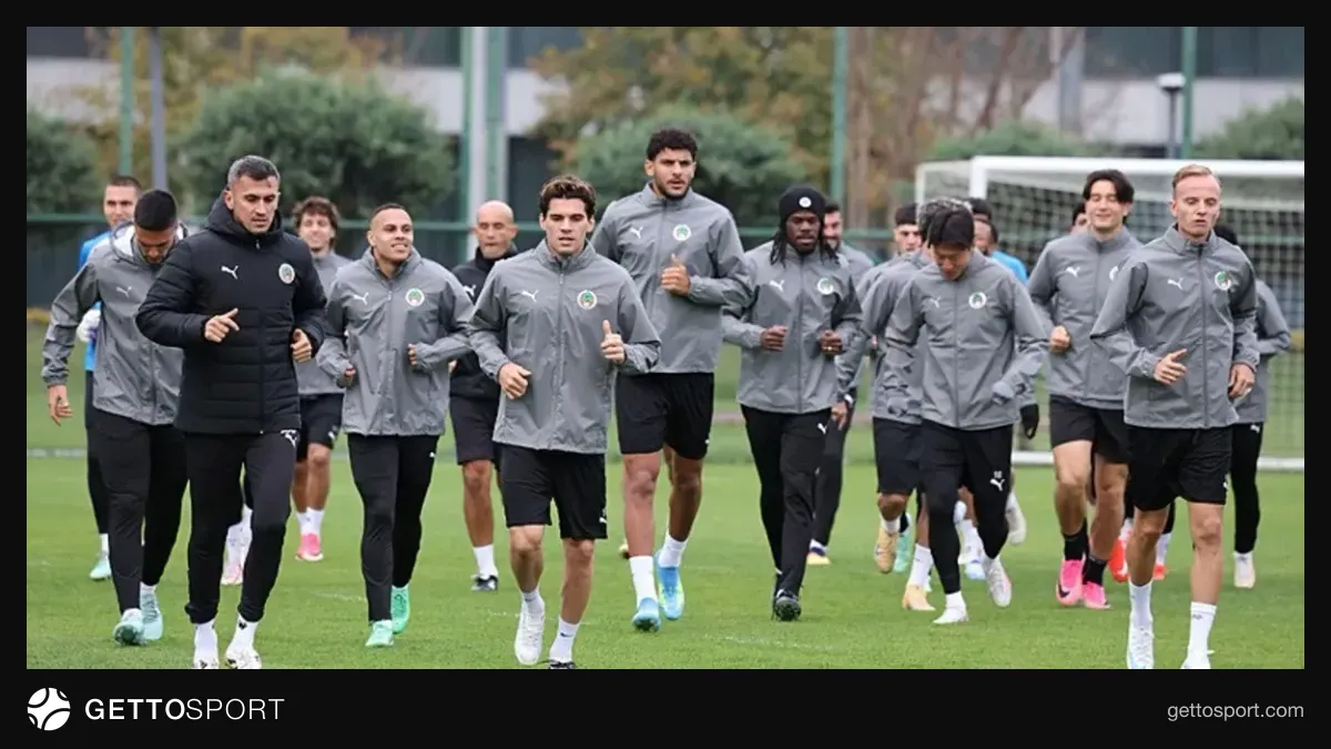 Alanyaspor futbolcuları ve teknik direktör Pereira maç öncesi hazırlık