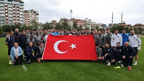 Alanyaspor futbolcuları kupa maçında sevinç yaşarken