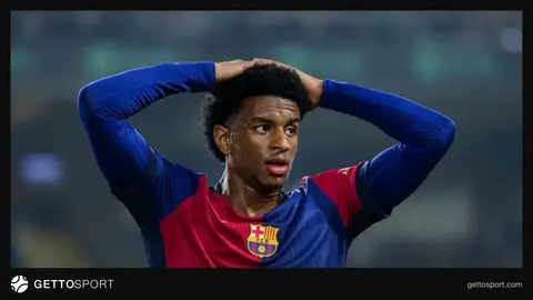 Aleks Balde Barcelona forması ilə topa nəzarət edir