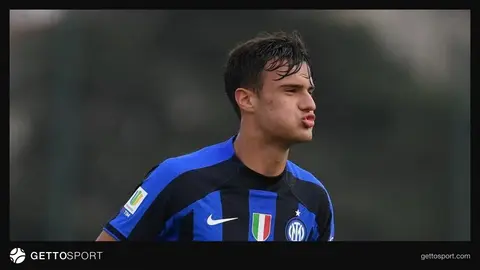 Aleksandar Stankoviçın İnter formasında stadionda görüntüsü