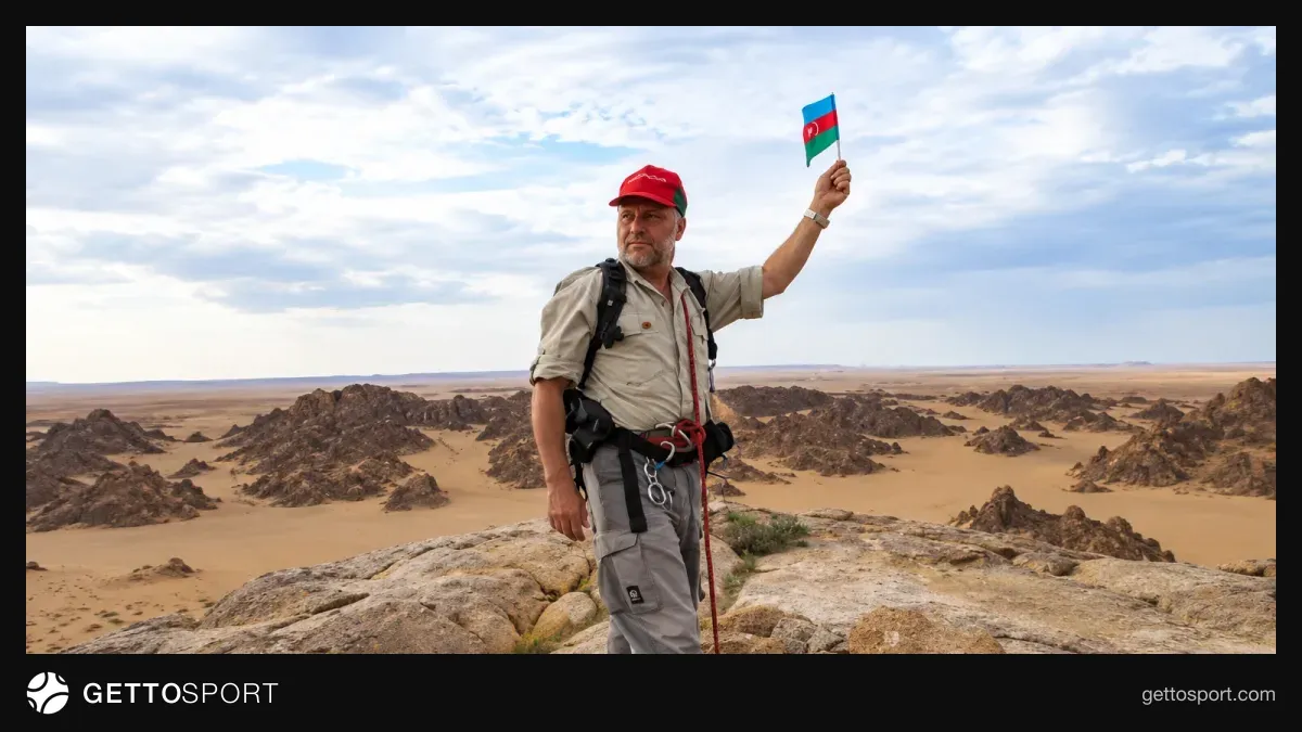 Aleksandr Nəcəfov dağlarda müsahibə verərkən