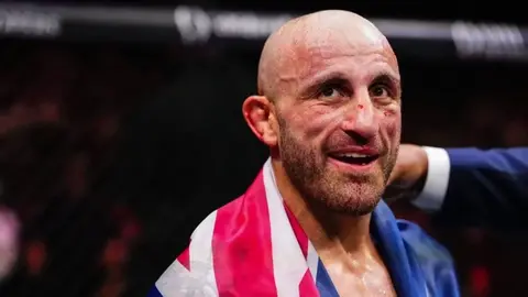 Aleksandr Volkanovski döyüş sonrası mətbuat konfransında