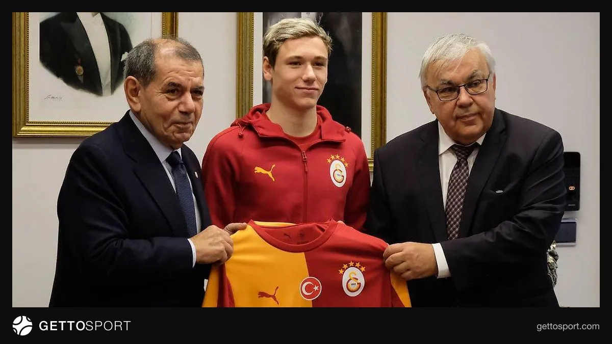Sergey Verşin və Aleksey Batrakov Qalatasarayda görüş zamanı