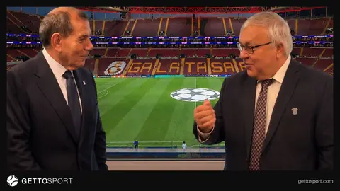Büyükelçi Sergey Vershinin ve Aleksey Batrakov Galatasaray stadında sohbet ederken