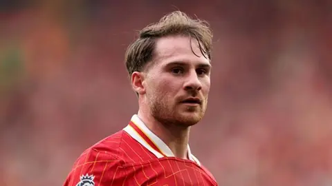 Aleksis Makallister Liverpool forması ilə meydanda