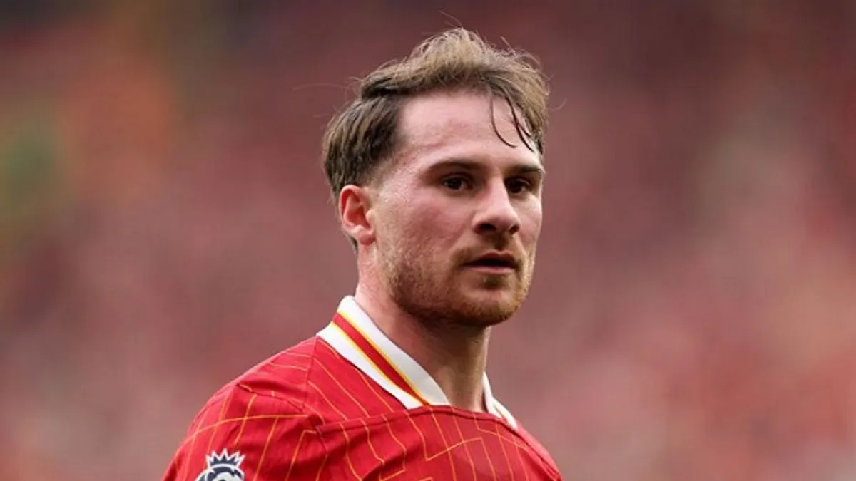 Aleksis Makallister Liverpool forması ilə meydanda