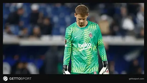 Alexander Nübel topu kurtarıyor, Beşiktaş kalecisi maçtan bir görüntü