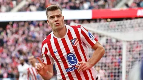 Alexander Sörloth Atletico Madrid formasıyla maç sırasında