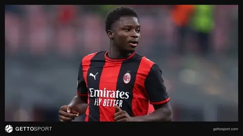 Alfadjio Sisse Milan forması ilə qələbəni qeyd edir