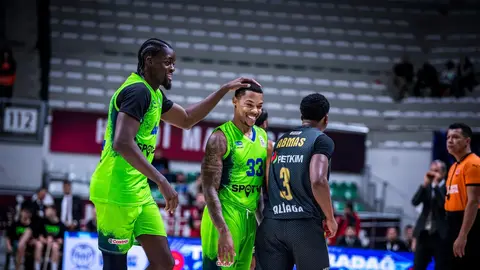 Aliağa Petkimspor oyuncuları sevinç yaşarken saha görüntüsü