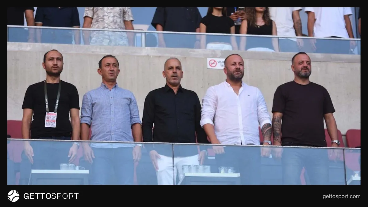 Sinan Kanlı basın açıklaması yaparken