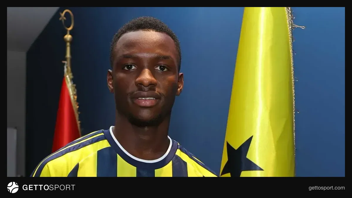 Amara Diouf Fenerbahçe formasıyla antrenmanda