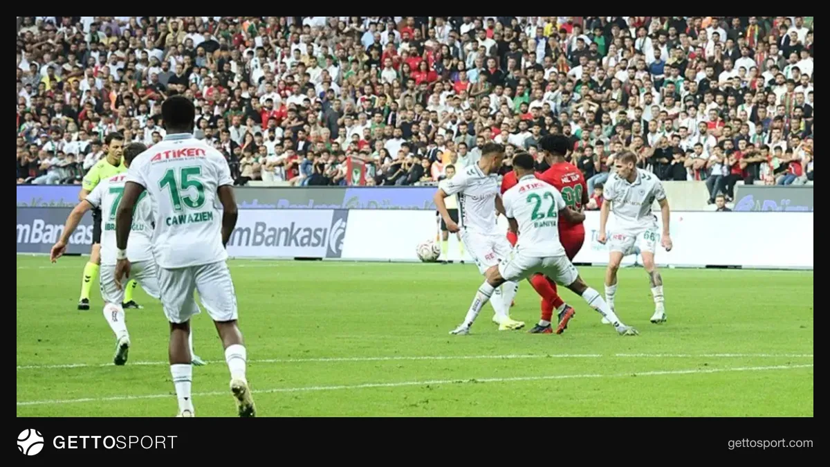 Amedli futbolcuların sevincini kutladığı an, Mbaye Diagne gol sevinci