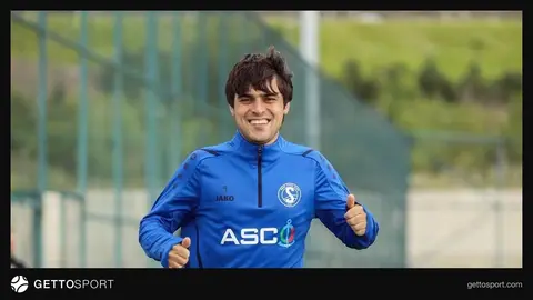 Amil Yunanov stadionda məşq və ya oyun zamanı