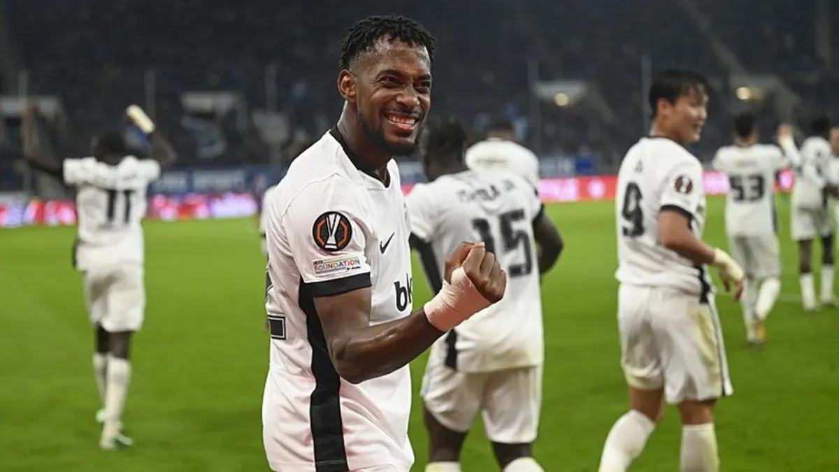 Amir Murillo top sürerken Beşiktaş formasında