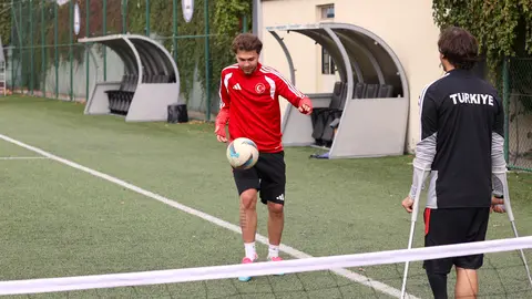 Ampute Futbol Milli Takımı Gaziantep kampında antrenman yaparken