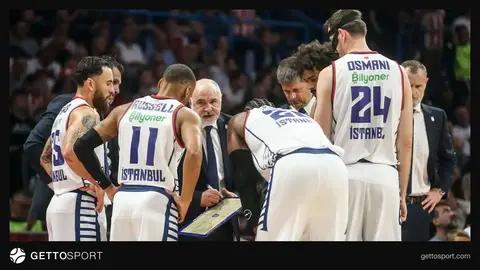 Anadolu Efes oyuncuları ve Bayern Münih logosu, Turkcell Basketbol Gelişim Merkezi