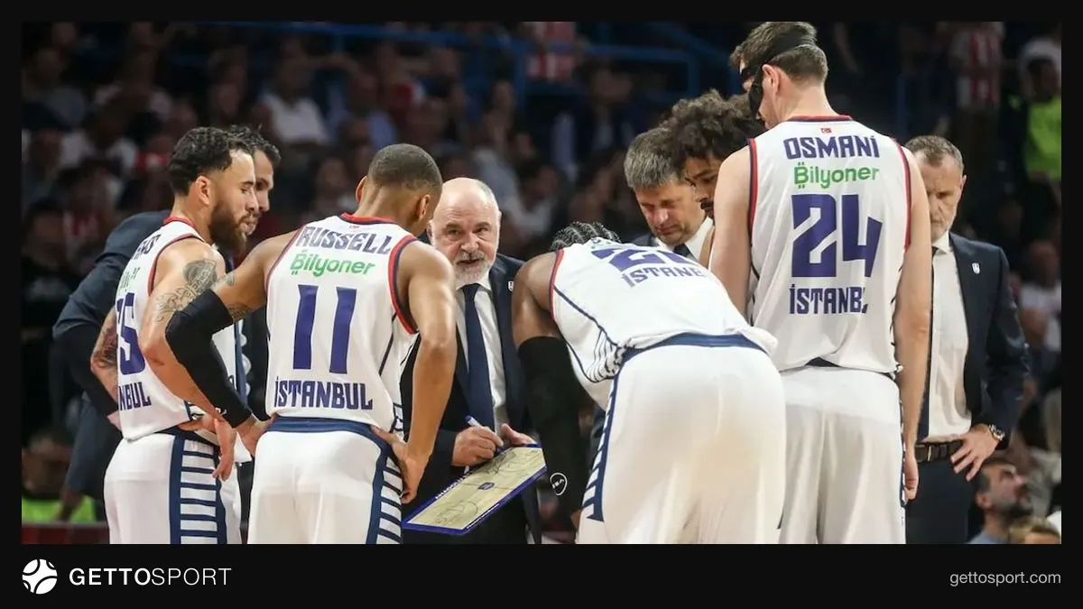 Anadolu Efes oyuncuları ve Bayern Münih logosu, Turkcell Basketbol Gelişim Merkezi