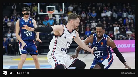 Anadolu Efes ve Bayern Münih oyuncuları Turkcell BGM'de maç sırasında
