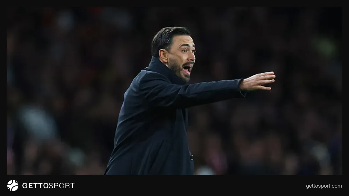 Ancelotti basın toplantısında konuşurken