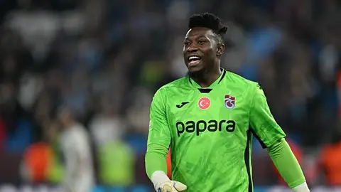 Trabzonspor formasıyla Andre Onana kaleci eldivenleriyle