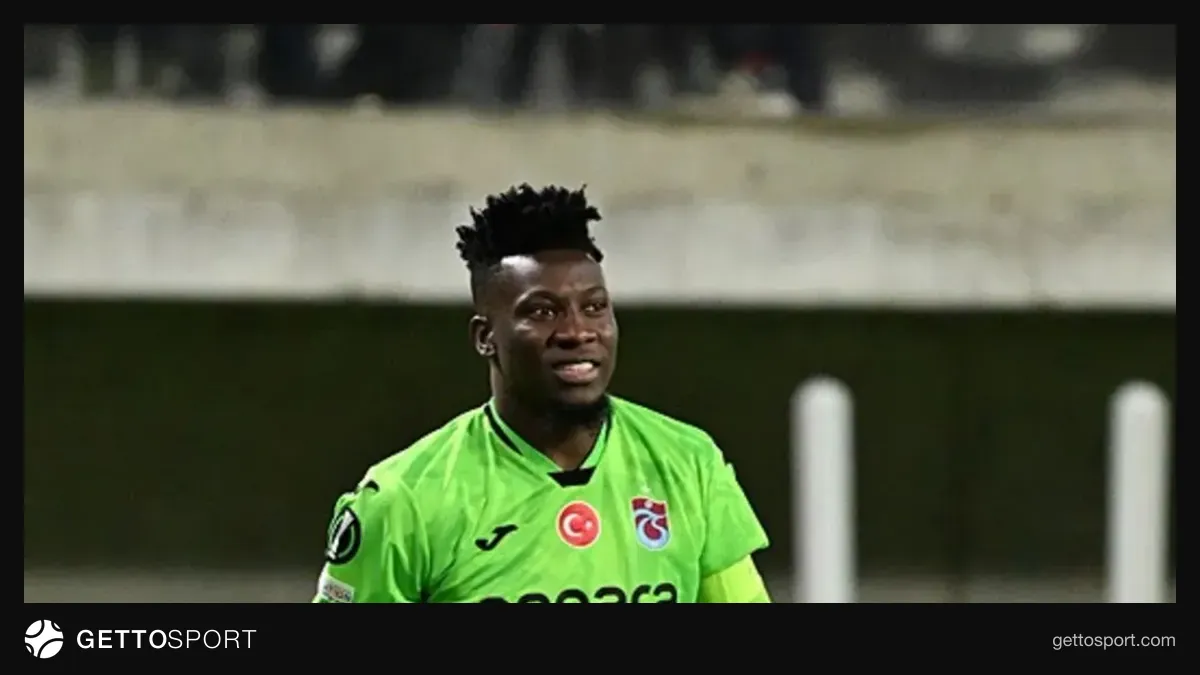Andre Onana, Trabzonspor kalesinde topa uzanıp kurtarış yaparken