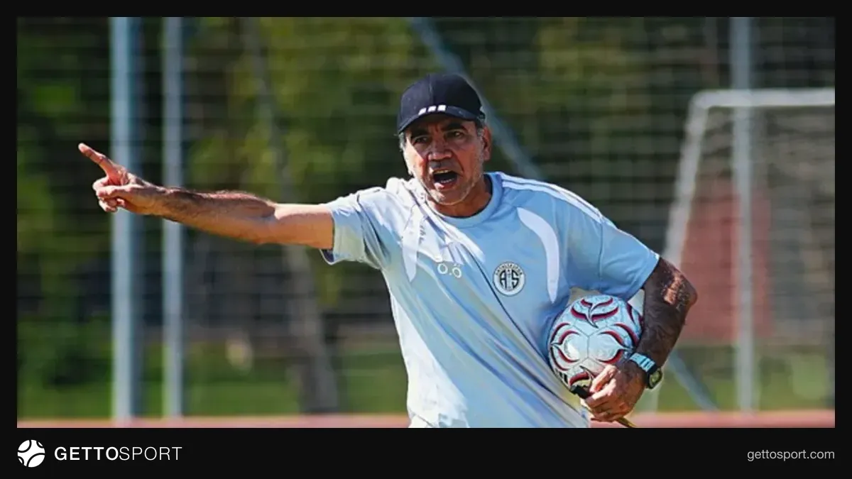 Antalyaspor futbolcuları gol sevinci ve teknik direktör Osman Özköylü