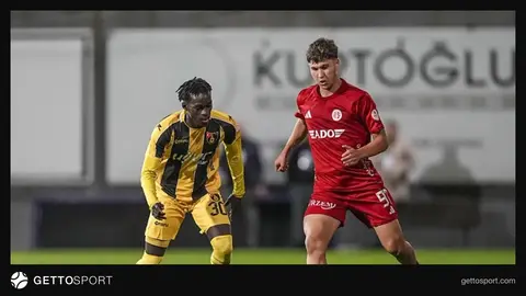 Antalyaspor oyuncuları galibiyeti kutlarken, maçtan bir an