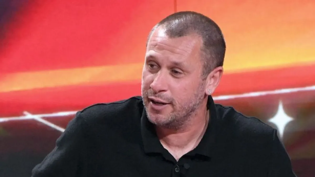 Antonio Kassano danışarkən