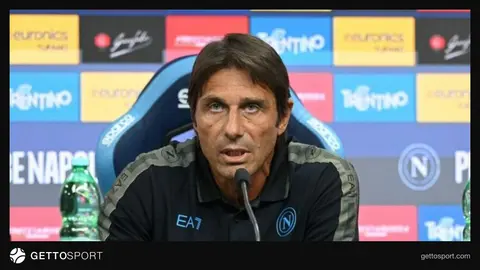 Antonio Kontenin mətbuat konfransında danışdığı anın şəkli