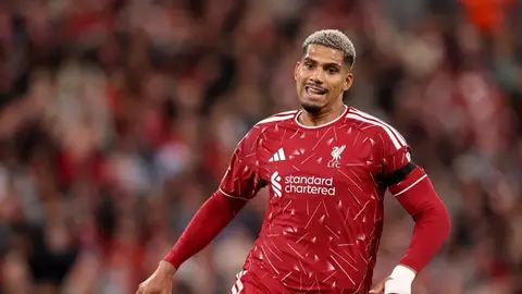 Ronald Arauxo Liverpul forması ilə oyun zamanı