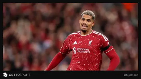 Ronald Arauxo Liverpul forması ilə oyun zamanı