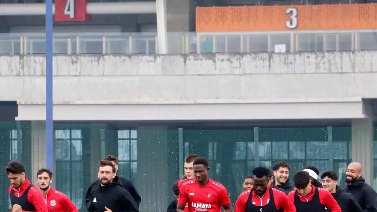 Araz-Naxçıvan futbolçuları müxtəlif brend idman geyimlərində