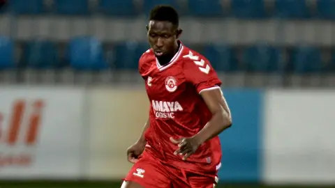 Araz-Naxçıvan futbolçuları məşqdə, müdafiəçi İssuf Paro şəkli