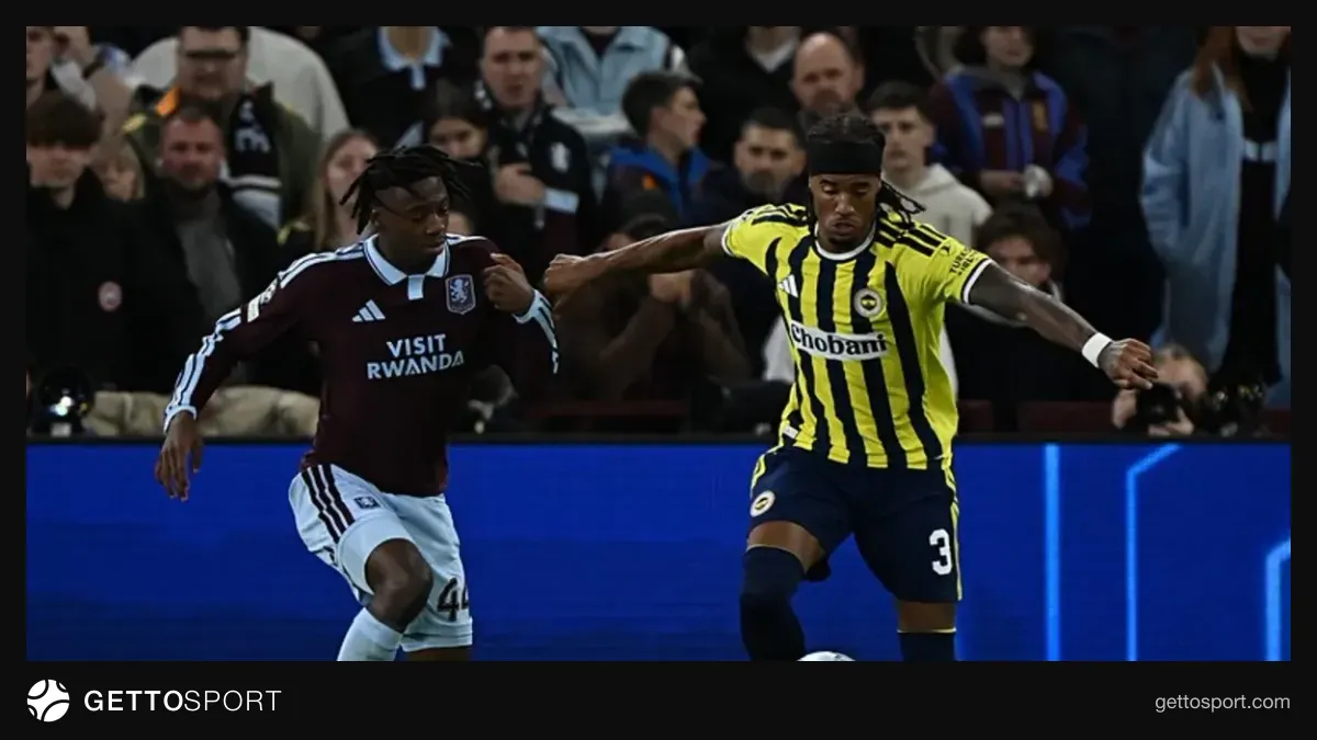 Archie Brown'un Fenerbahçe formasıyla stadyumda fotoğrafı
