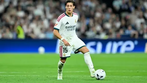 Real Madrid formasıyla Arda Güler saha içinde mücadele ederken