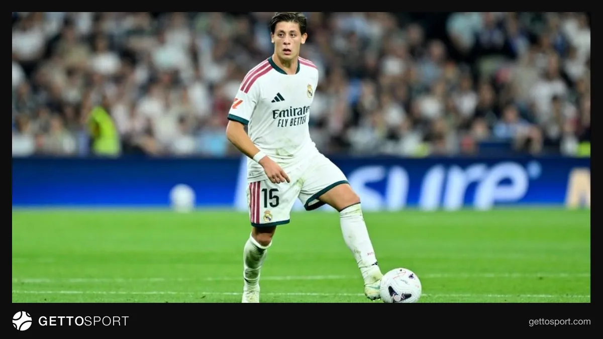 Real Madrid formasıyla Arda Güler saha içinde mücadele ederken