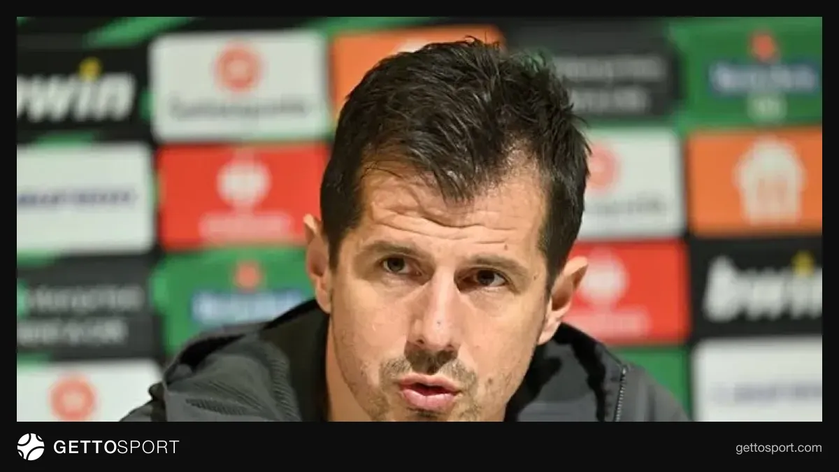 Emre Belözoğlu mətbuat konfransında danışarkən