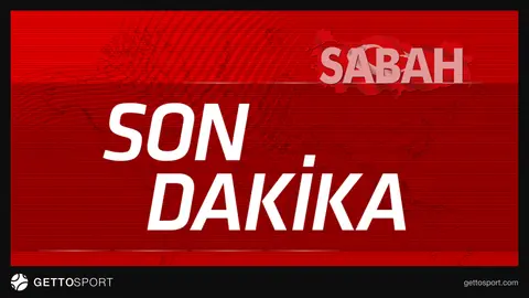 Arda Turan uçaktan inerken İstanbul havaalanında görüntü
